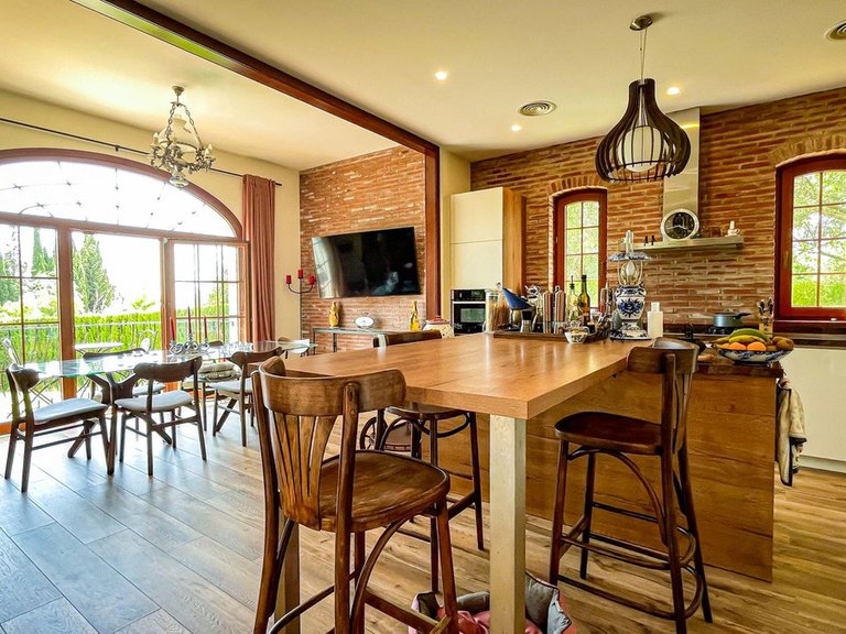 Villa for Sale in El Rosario, Malaga 12