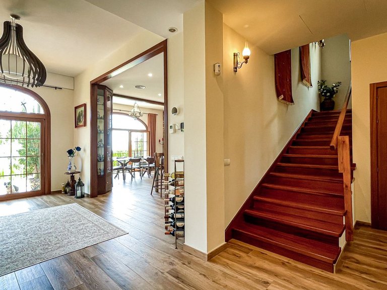 Villa for Sale in El Rosario, Malaga 14