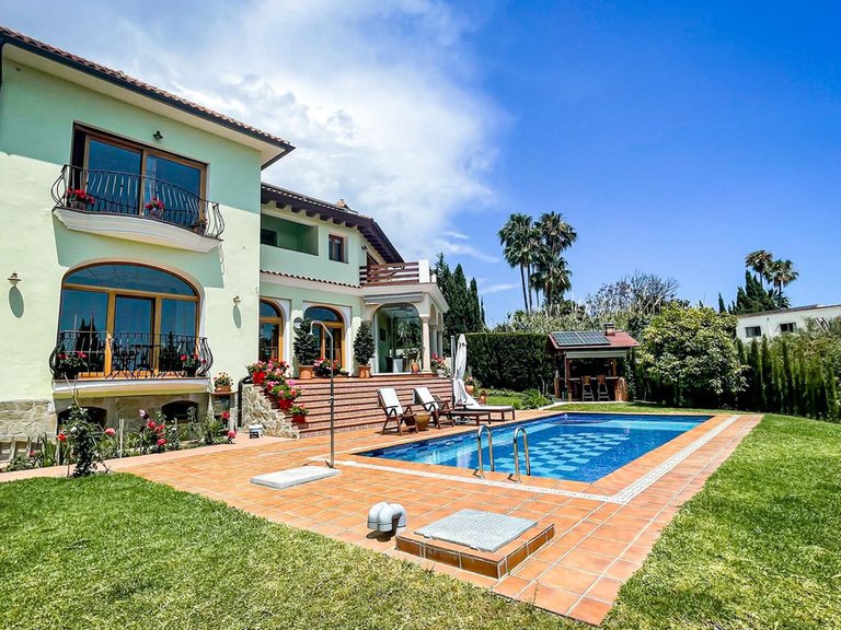 Villa for Sale in El Rosario, Malaga 2