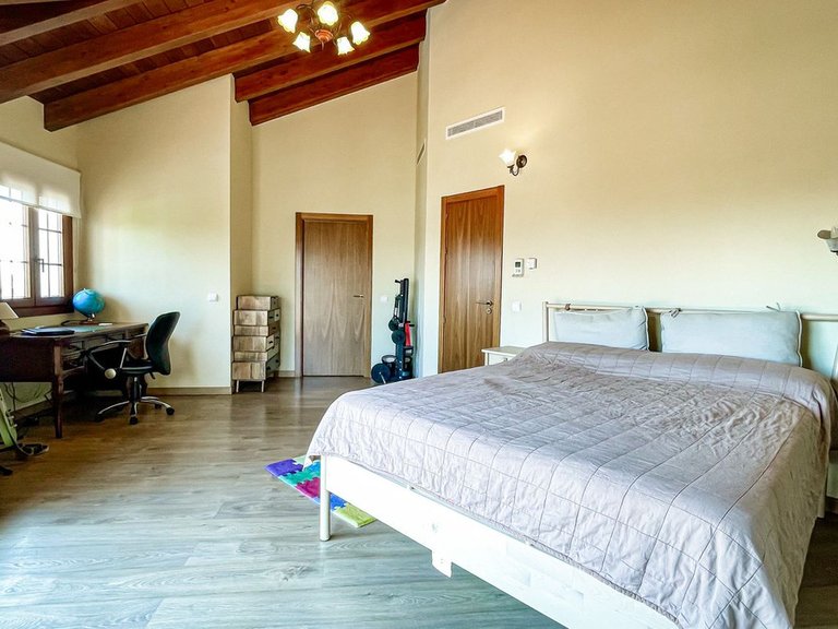 Villa for Sale in El Rosario, Malaga 23