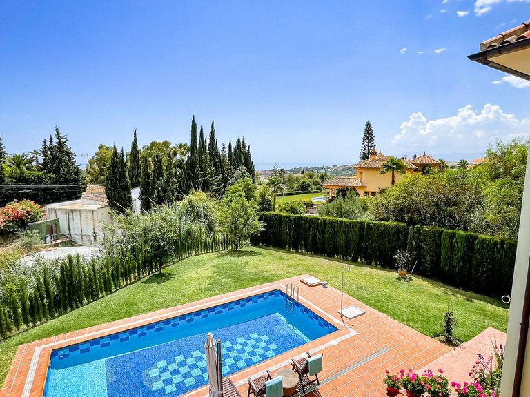 Villa for Sale in El Rosario, Malaga 26
