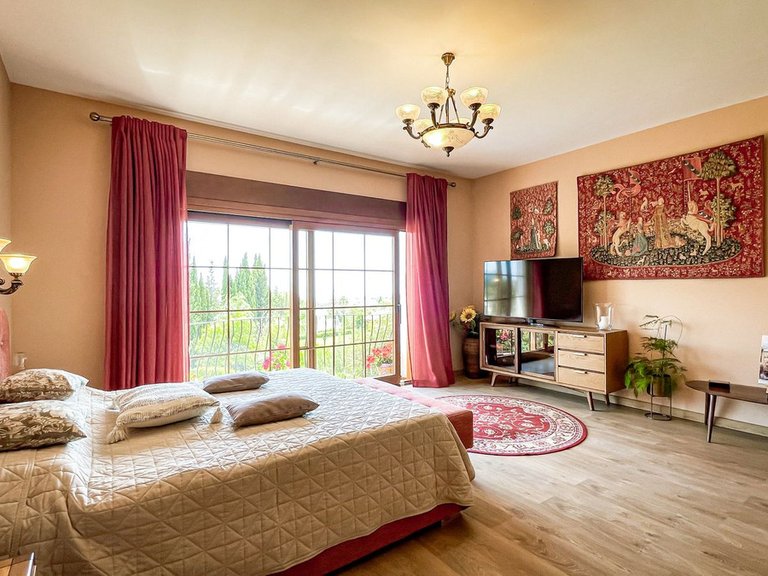 Villa for Sale in El Rosario, Malaga 28
