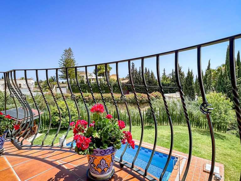 Villa for Sale in El Rosario, Malaga 29