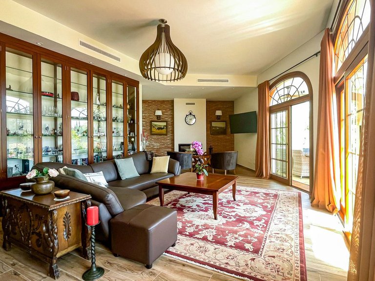 Villa for Sale in El Rosario, Malaga 5