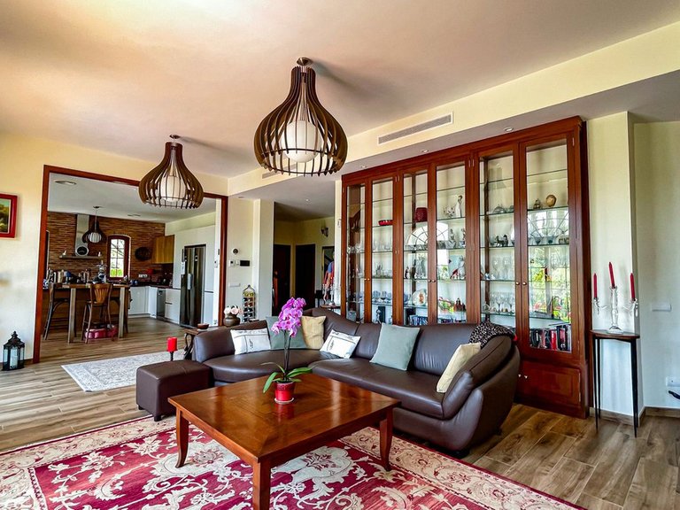 Villa for Sale in El Rosario, Malaga 9