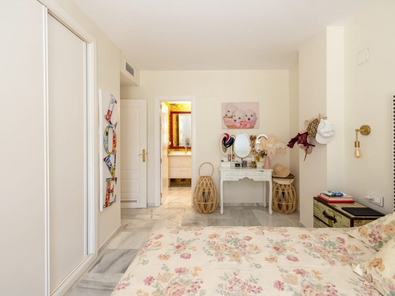 Apartment for Sale in Nueva Andalucía, Malaga 11