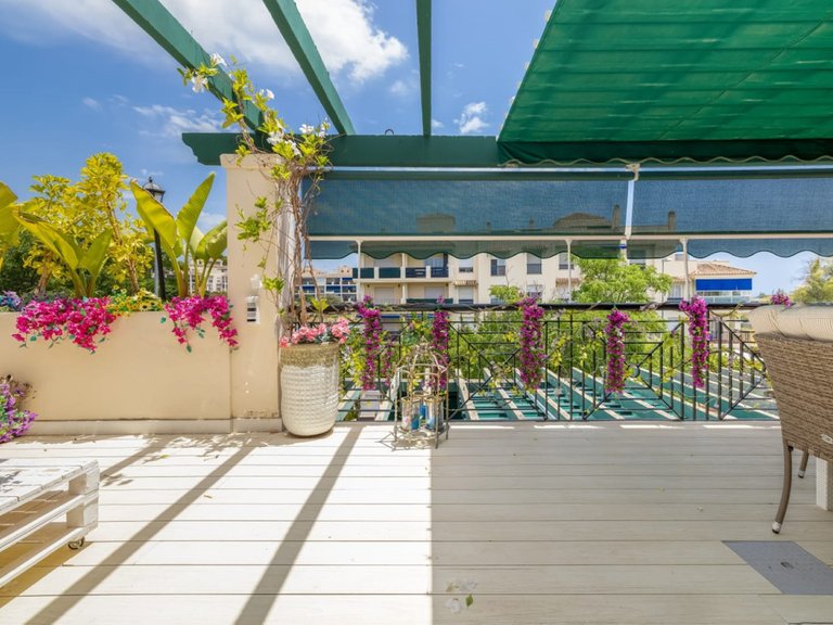 Apartment for Sale in Nueva Andalucía, Malaga 25