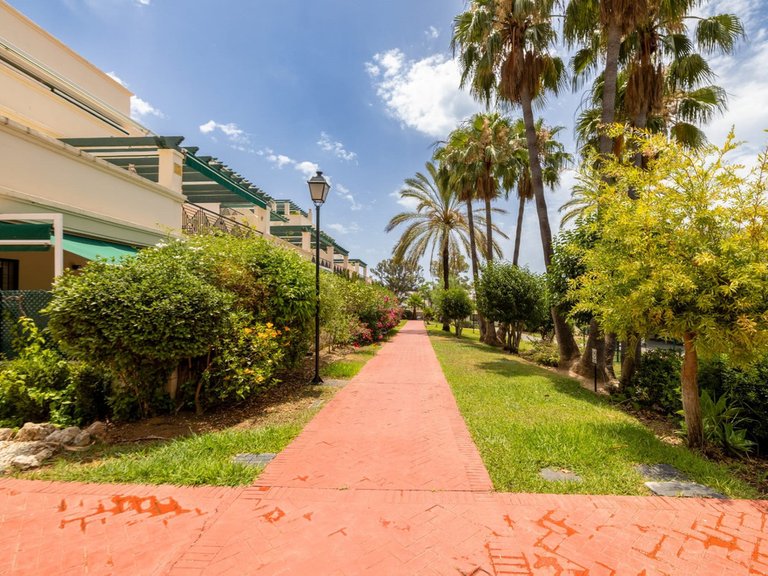 Apartment for Sale in Nueva Andalucía, Malaga 35