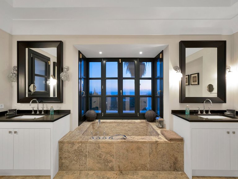 Villa for Sale in Benahavís, Malaga 44