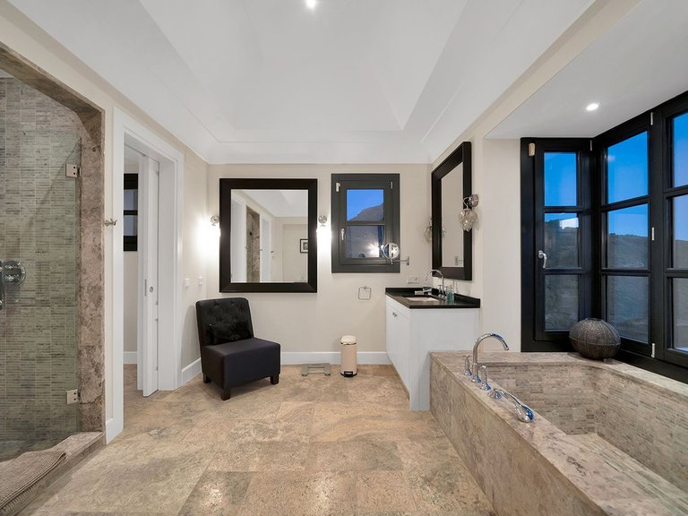 Villa for Sale in Benahavís, Malaga 45