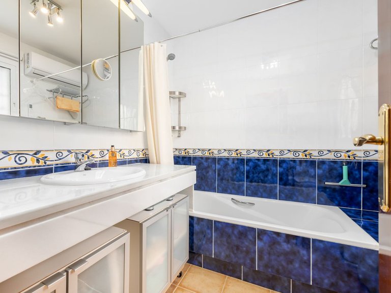 Villa for Sale in Coín, Malaga 14