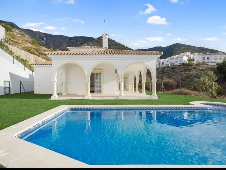 Villa for Sale in Valtocado, Malaga 3