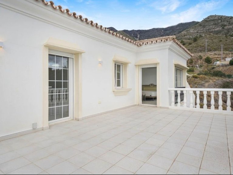 Villa for Sale in Valtocado, Malaga 6