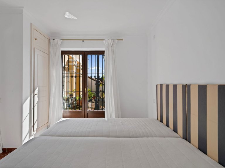Villa for Sale in Benahavís, Malaga 11