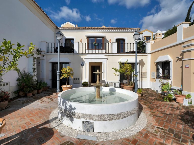 Villa for Sale in Benahavís, Malaga 2