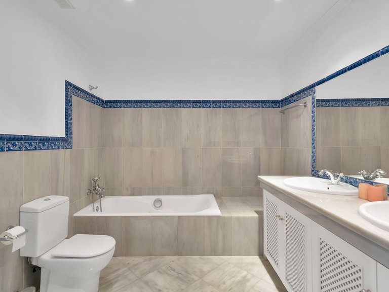 Villa for Sale in Benahavís, Malaga 30