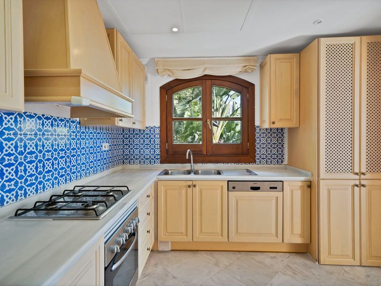 Villa for Sale in Benahavís, Malaga 31