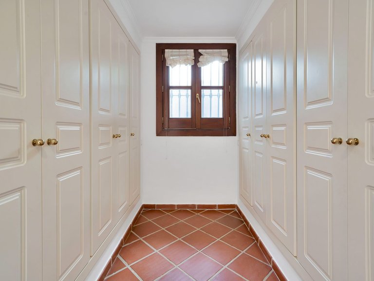 Villa for Sale in Benahavís, Malaga 34
