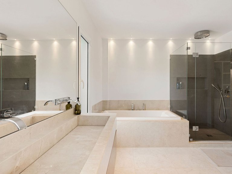 Apartment for Sale in Nueva Andalucía, Malaga 16