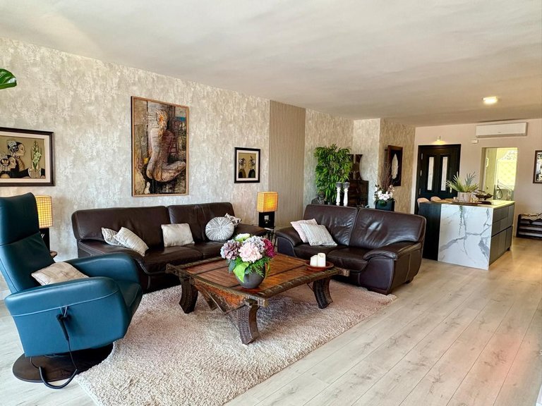 Villa for Sale in La Quinta, Malaga 4