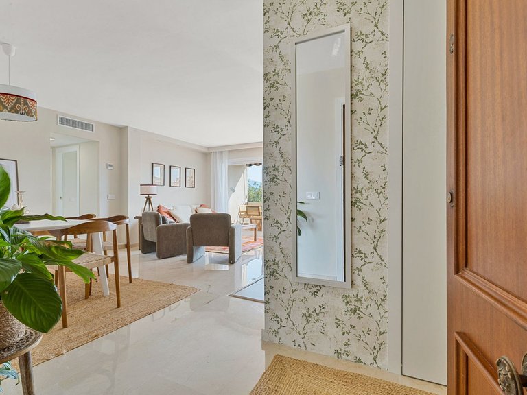 Apartment for Sale in Nueva Andalucía, Malaga 1