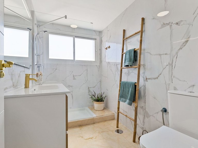 Apartment for Sale in Nueva Andalucía, Malaga 18