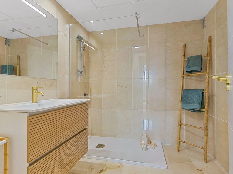 Apartment for Sale in Nueva Andalucía, Malaga 19
