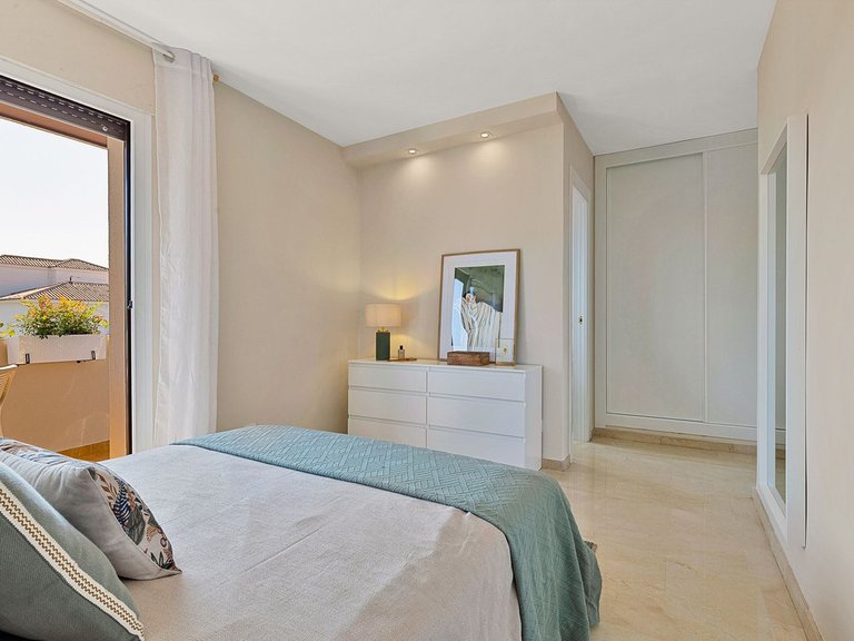 Apartment for Sale in Nueva Andalucía, Malaga 20