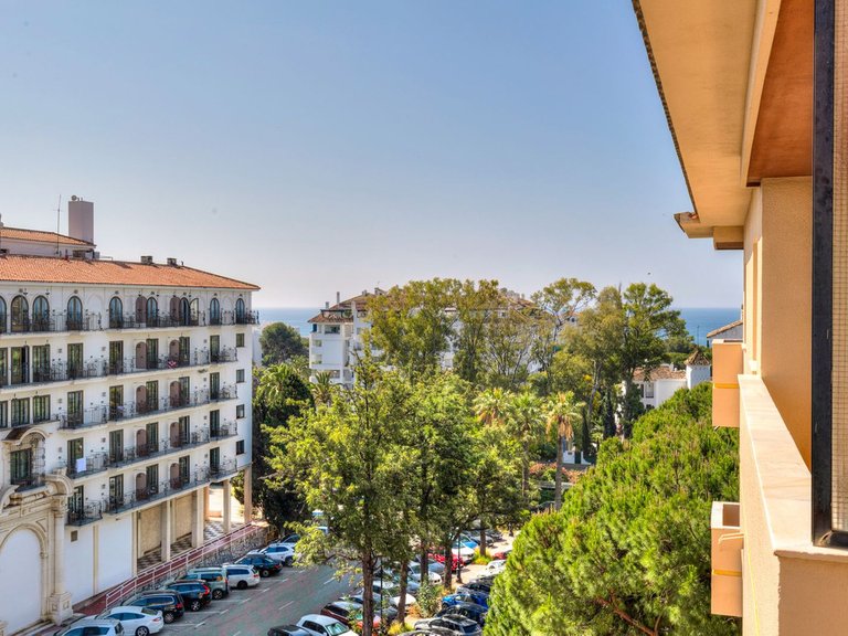 Apartment for Sale in Nueva Andalucía, Malaga 24