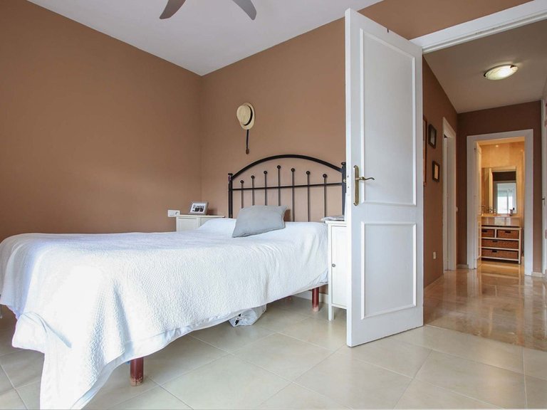 Apartment for Sale in Puerto Banús, Malaga 12