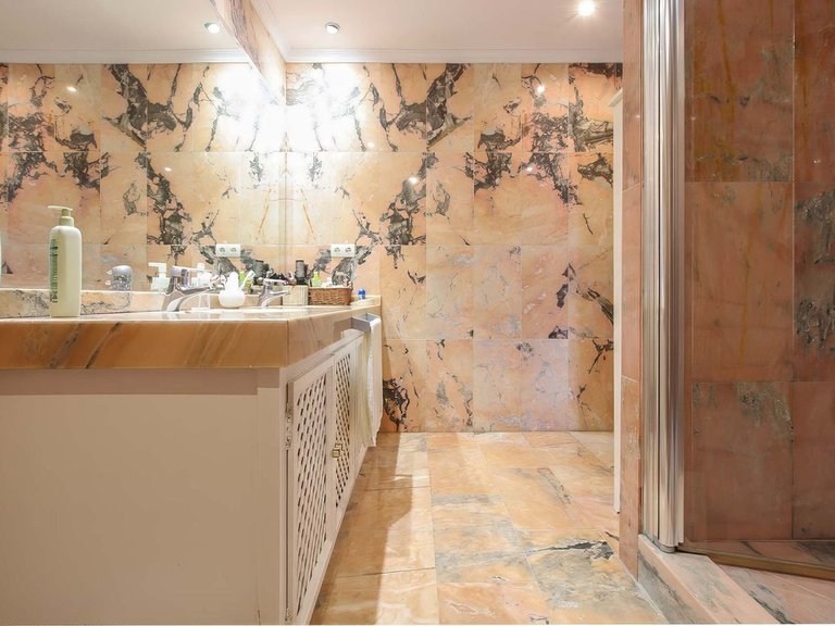 Apartment for Sale in Puerto Banús, Malaga 16