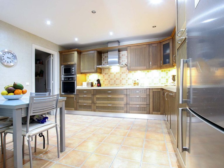 Apartment for Sale in Puerto Banús, Malaga 8