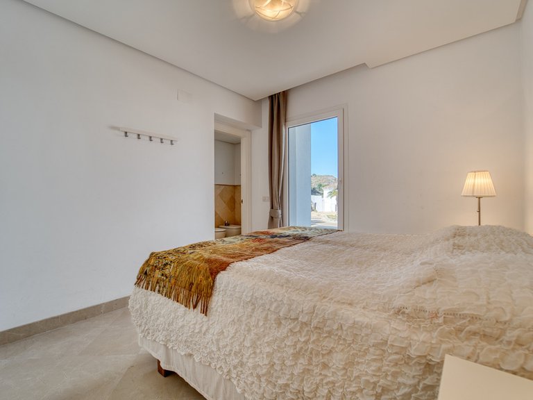 Apartment for Sale in Nueva Andalucía, Malaga 17