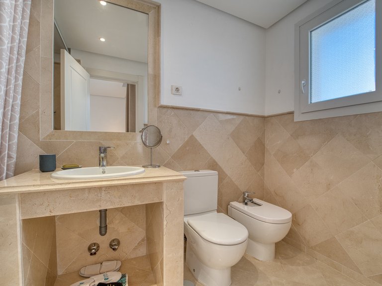 Apartment for Sale in Nueva Andalucía, Malaga 18