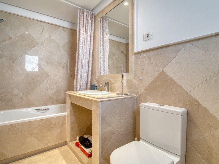 Apartment for Sale in Nueva Andalucía, Malaga 19