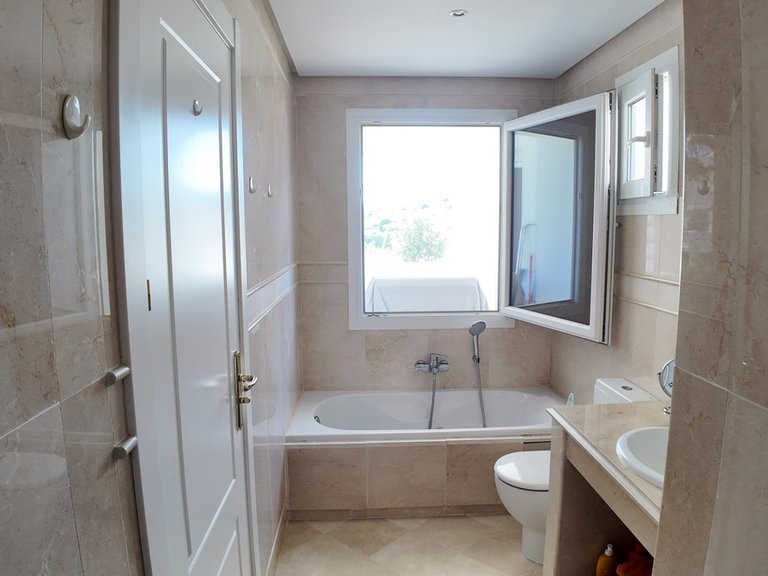 Apartment for Sale in Nueva Andalucía, Malaga 22