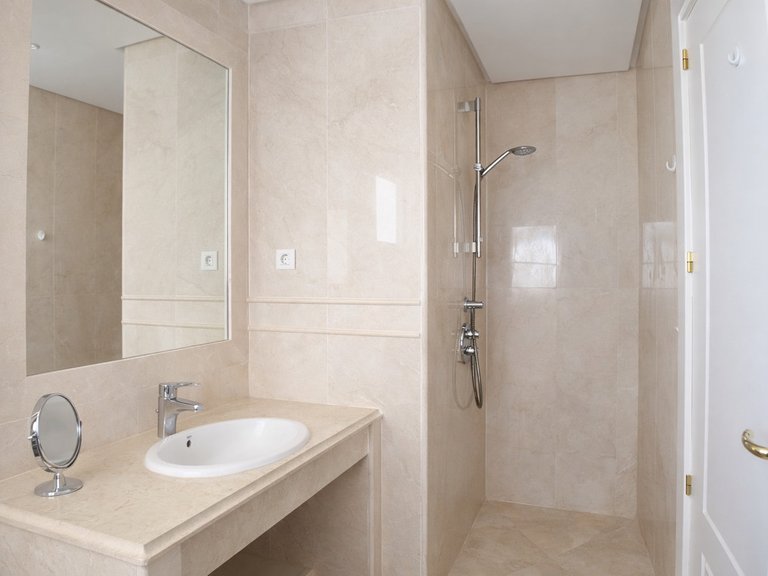 Apartment for Sale in Nueva Andalucía, Malaga 23