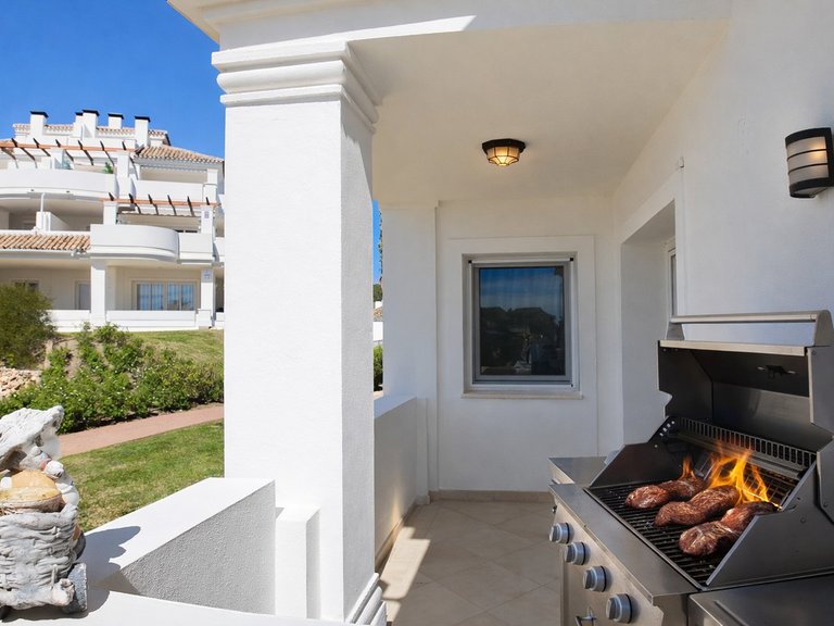 Apartment for Sale in Nueva Andalucía, Malaga 24