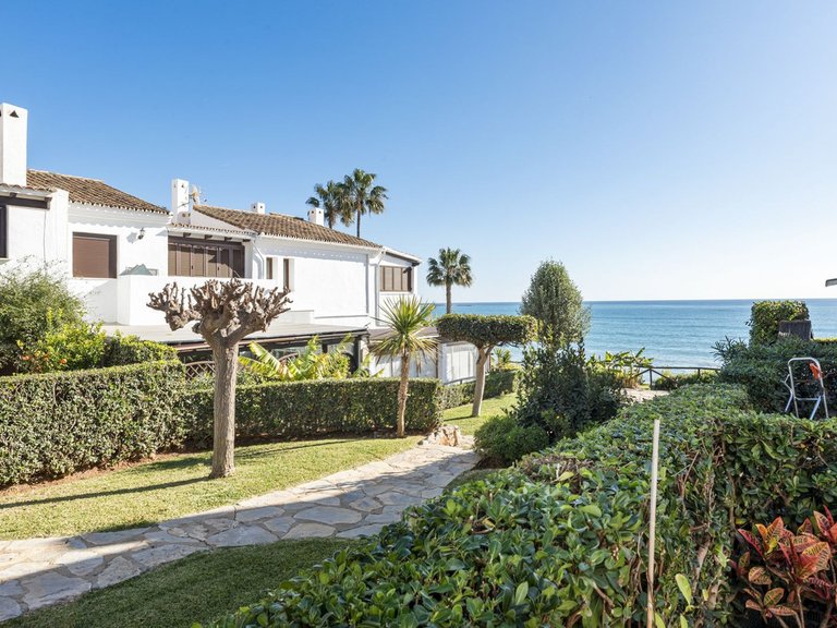 Villa for Sale in Estepona, Malaga 1