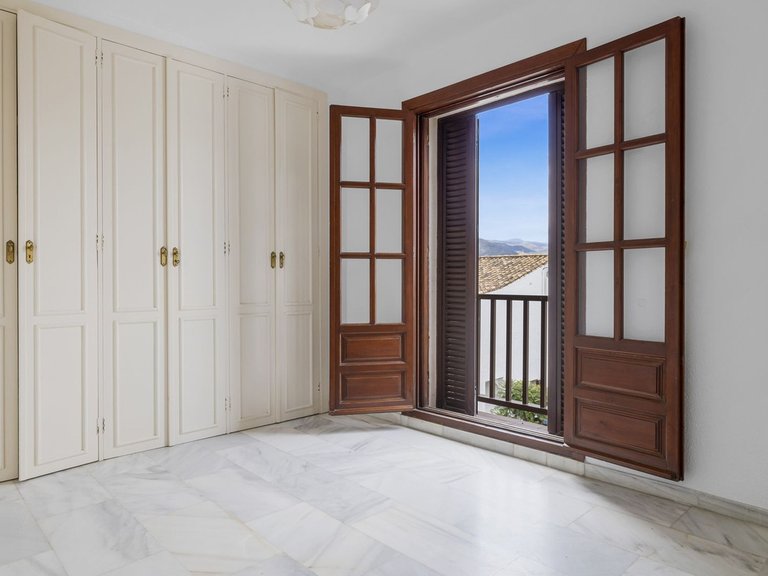 Villa for Sale in Estepona, Malaga 10