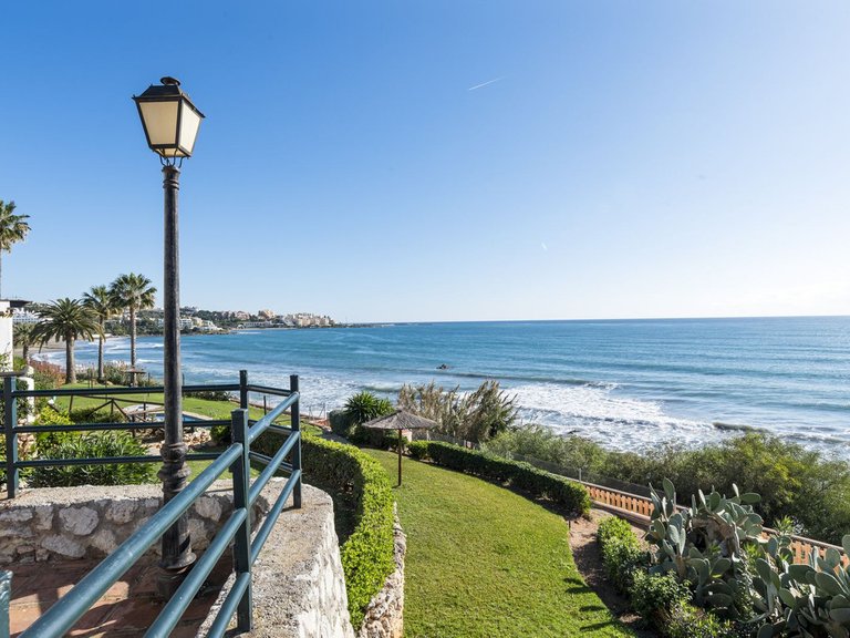 Villa for Sale in Estepona, Malaga 16