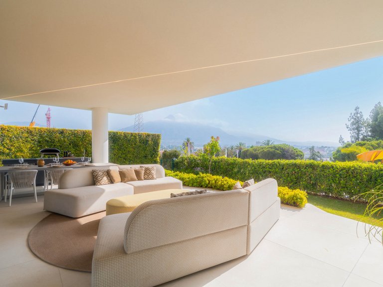Villa for Sale in Nueva Andalucía, Malaga 19