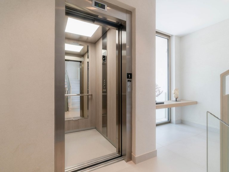 Villa for Sale in Nueva Andalucía, Malaga 23
