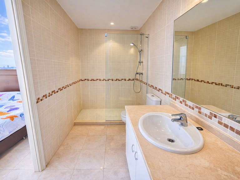 Apartment for Sale in La Duquesa, Malaga 18