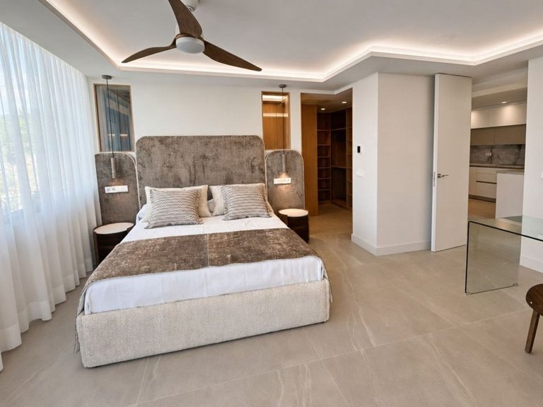Apartment for Sale in Costa del Sol New Golden Mile, Malaga 4