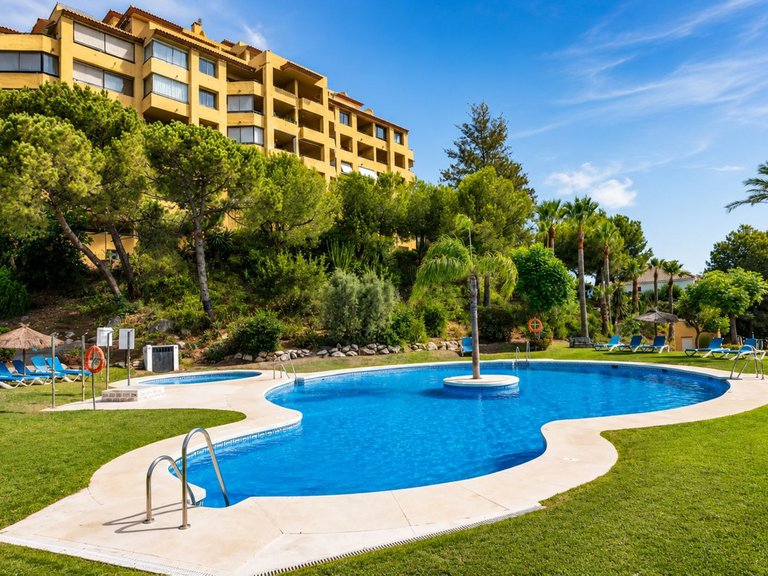 Apartment for Sale in Costa del Sol New Golden Mile, Malaga 41