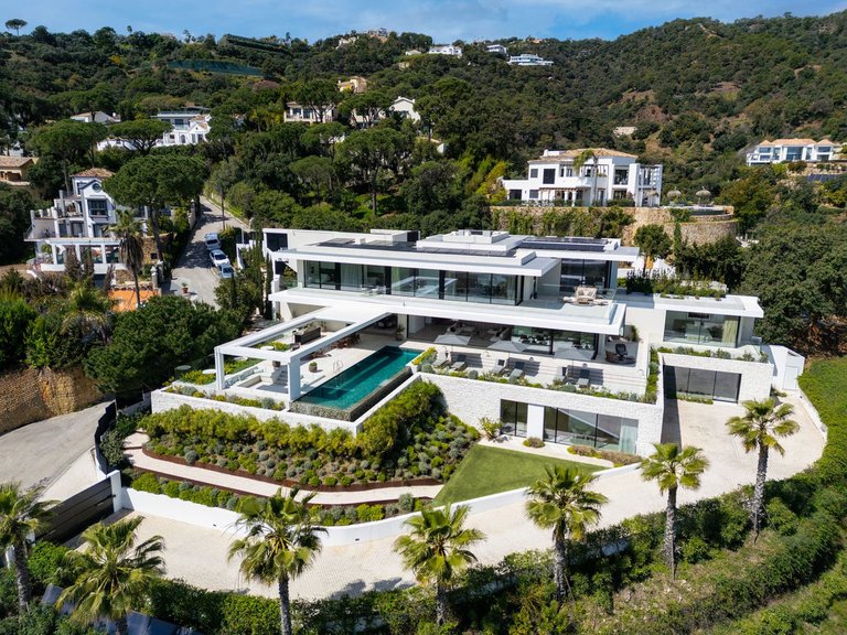 Villa for Sale in El Madroñal, Malaga 1