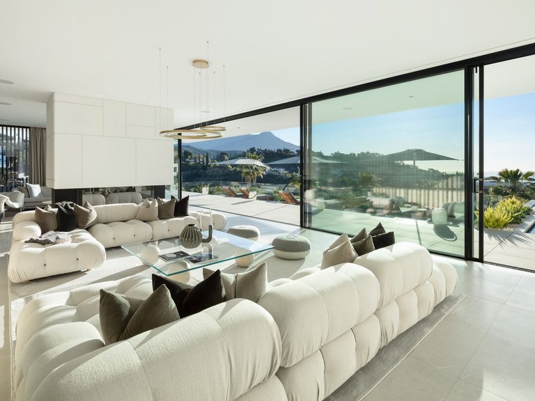 Villa for Sale in El Madroñal, Malaga 11