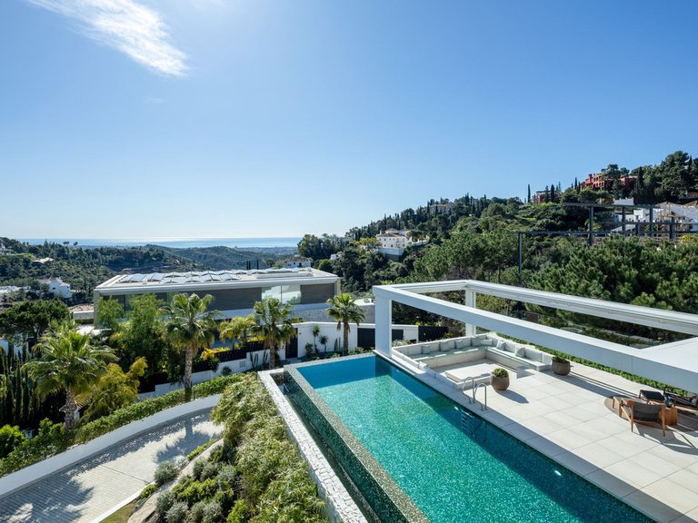 Villa for Sale in El Madroñal, Malaga 4