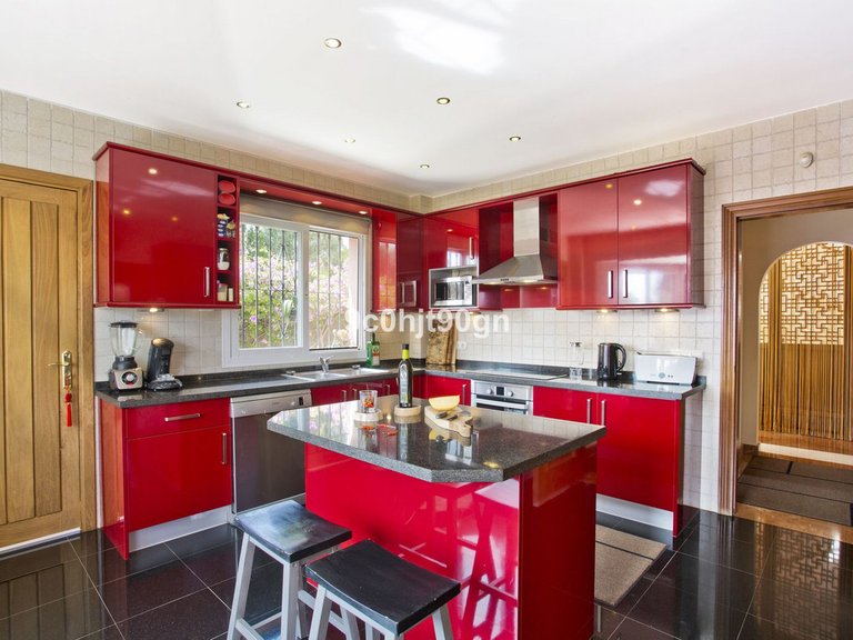 Villa for Sale in Elviria, Malaga 11